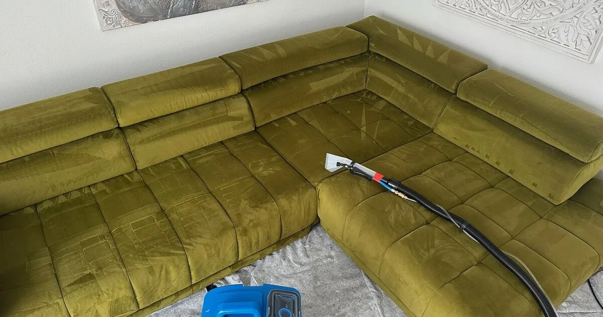 What does professional upholstery cleaning cost in Switzerland? Price overview 2026