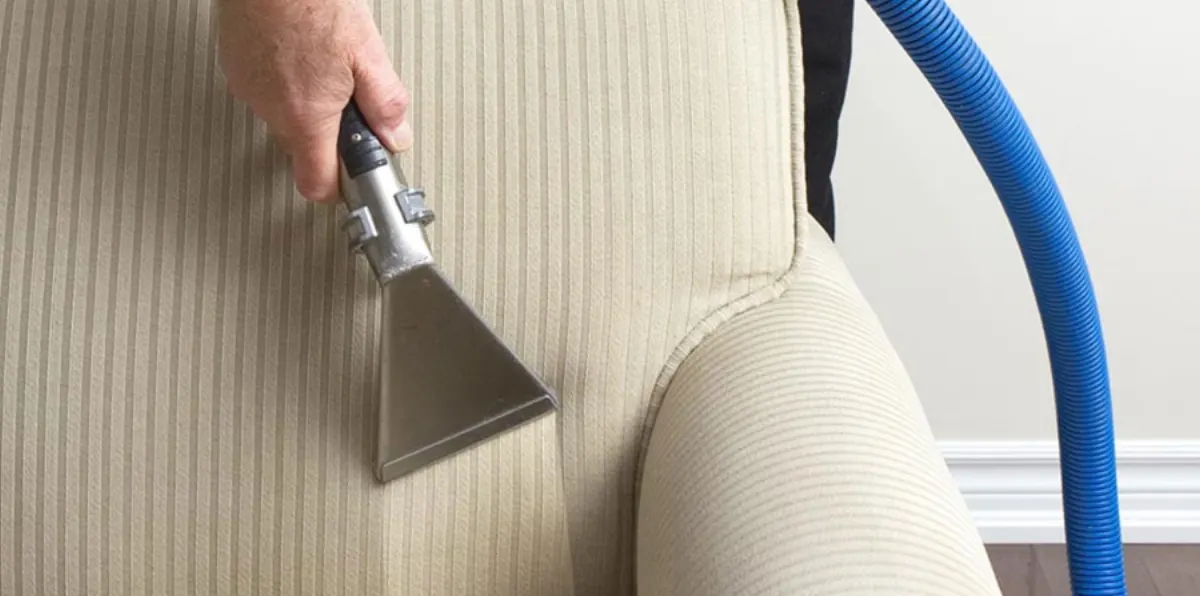 Professionelle Stuhlreinigung – Polsterstuhl-Tiefenreinigung mit Sprühextraktion durch Just Clean